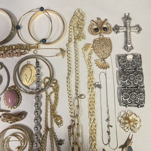 Vintage Gold & Silver Tone Costume Jewelry Lot Necklaces Bracelets Bangles - Picture 8 of 9