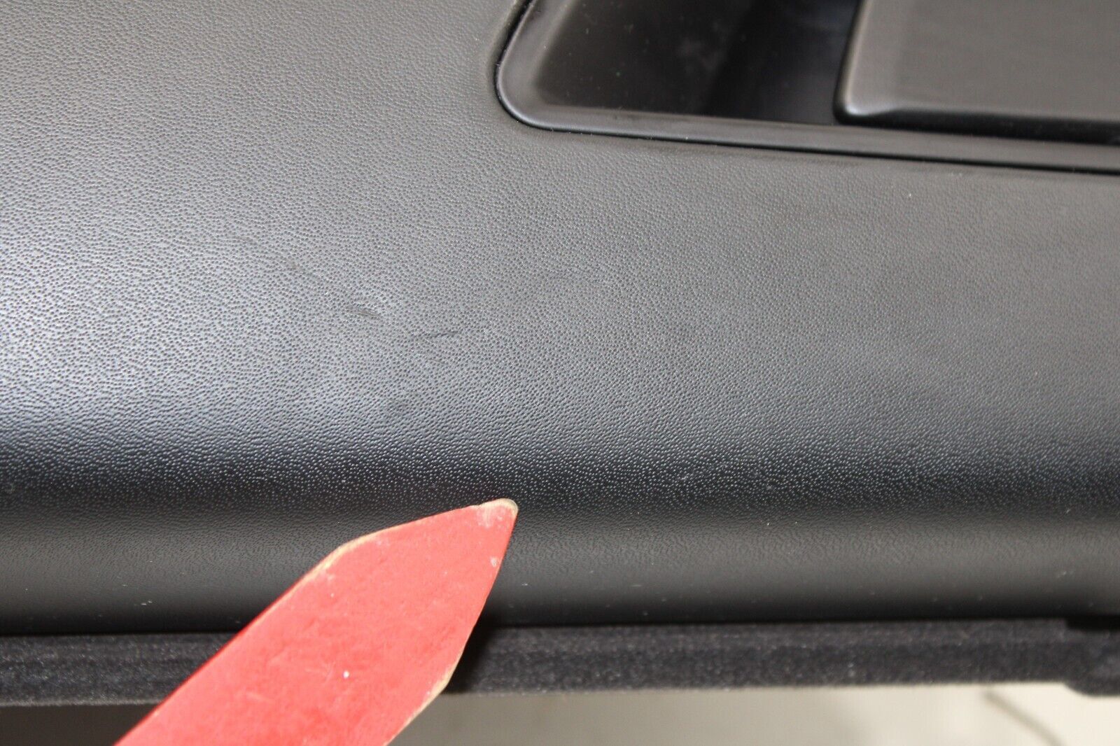 2017 - 2020 MASERATI LEVANTE DASH DASHBOARD GLOVE BOX STORAGE COMPARTMENT OEM