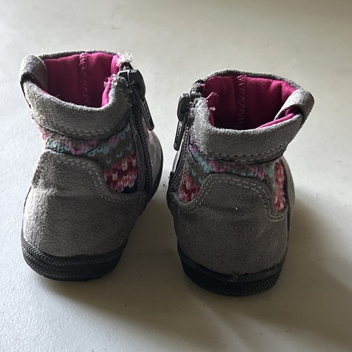 Genuine Kids By Osh Kosh Infant Sz 2 Grey Boots With Colorful Sweater Design - Picture 4 of 7