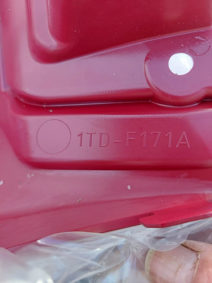 YAMAHA YFZ450R YFZ 450R 2014-2023 CUBIERTAS DE TANQUE DE GASOLINA ROJO OSCURO, 1TD-F171A Foto 3 de 3