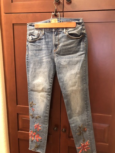 Driftwood Jeans 27 Jackie Floral 
