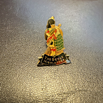 Vintage The Dewar Highlander Scotch Whisky Enamel Lapel Hat Pin