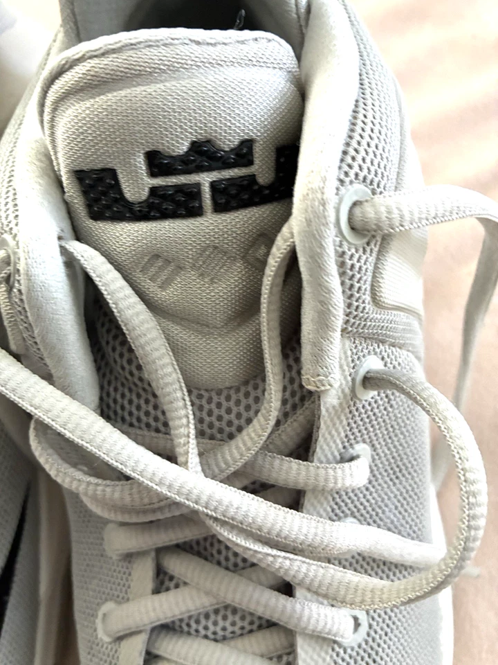 Nike Womens Gray Zoom Witness Sneaker Size 7 - Image 3 of 4