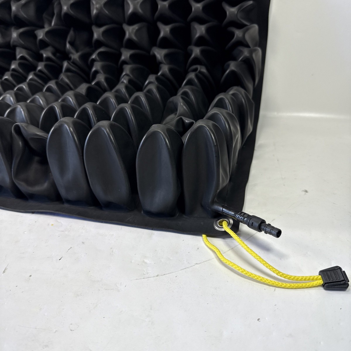 ROHO Mid Profile Wheelchair Air Cushion 1R1010MPC (18.25