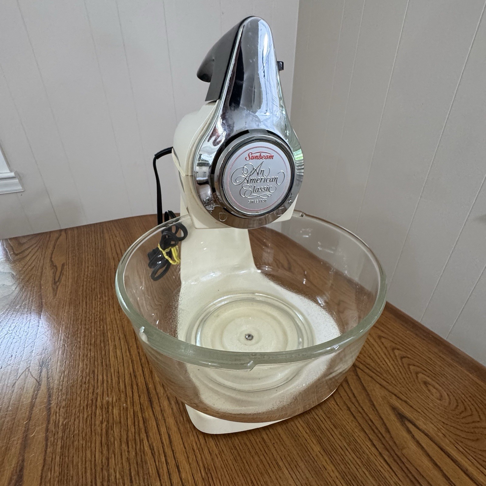 Sunbeam Mixmaster Model 01960 Mixer W/Stand 12 Speed Bowl Hooks Beaters (works)