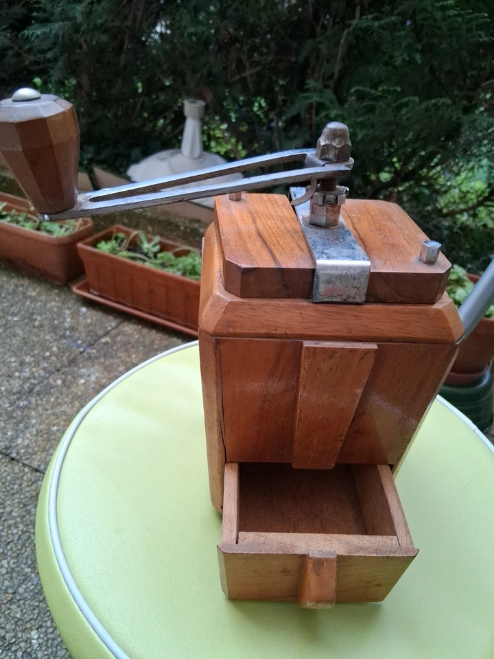 ANCIEN ET ORIGINAL MOULIN A CAFÉ EN BOIS MANUEL - EPOQUE 1936-1939 ART DECO - Photo 2/4