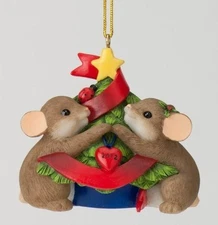 NIB Enesco Charming Tails "OUR LOVE DECORATES THE SEASON" Ornament 4027666