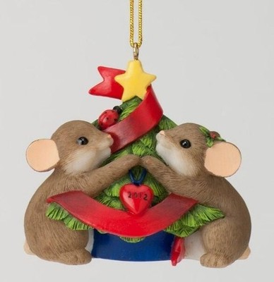 NIB Enesco Charming Tails ''OUR LOVE DECORATES THE SEASON'' Ornament 4027666