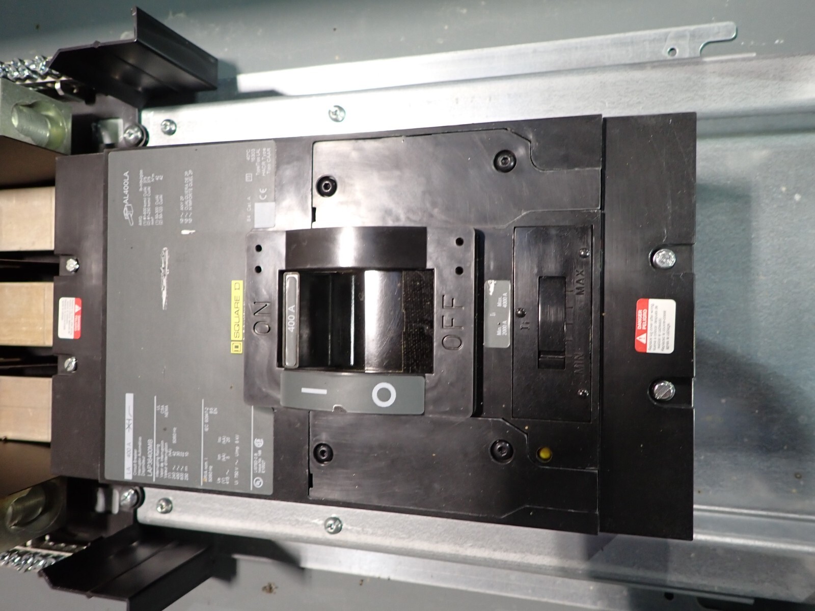 SQUARE D 400 amp Main Breaker 3R Outdoor Panel 240v 3P 4W MH68WP