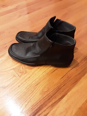 Men's  black leather boots, size 10.5, or 44 european. Brand Combetterly
