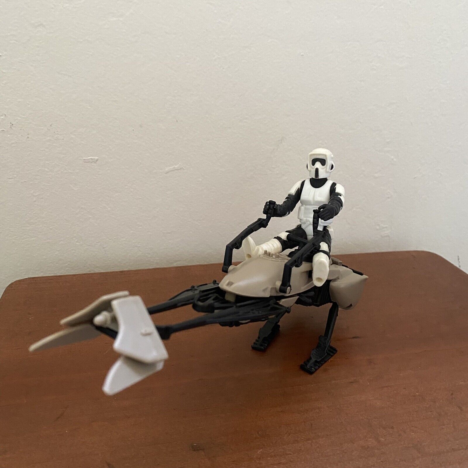 Vintage 1983 Kenner Star Wars Speeder Bike Vehicle With Biker Scout