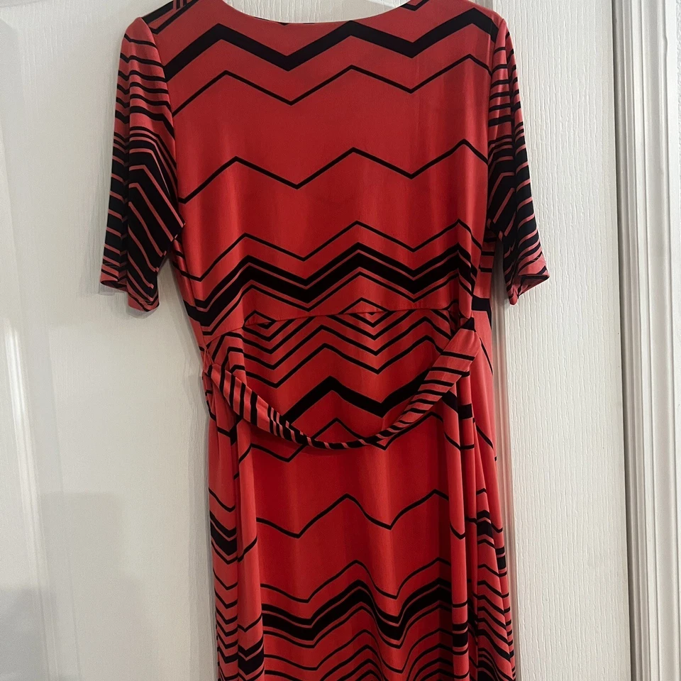 Motherhood Waist Tie Surplise Maternity Dress Coral/navy Size Small - Image 3 of 4