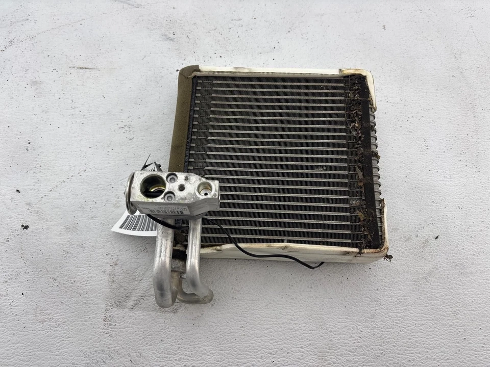 Nissan Versa 2012-2015 hatchback 1,6 L aire acondicionado OEM Foto 2 de 4