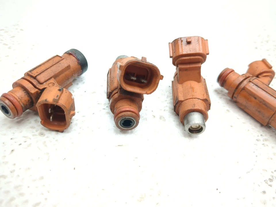 04 05 Juego de inyectores de combustible Suzuki GSXR 600 gasolina marrón sin riel Foto 3 de 4