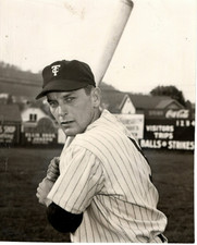 1950 TYPE 1 B&W PHOTO of New York Yankees JIM BRIDEWESER (Binghamton Triplets)