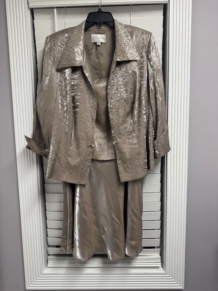 Vestido Chaqueta David Novia Beige 2 Piezas Madre Novia Lentejuelas Talla 20W Sin Mangas Foto 2 de 4