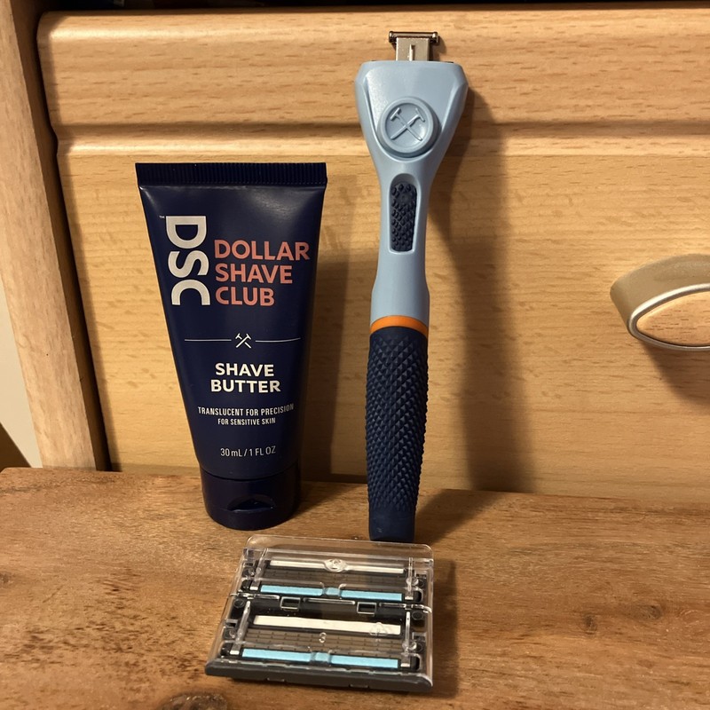 Dollar Shave Club Razor Bundle 1 handle + 2 cartridges + Shave butter Brand New