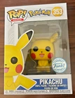 Funko Pop! Pokémon Pikachu #353 Special Edition w/ Protector FREE SHIP
