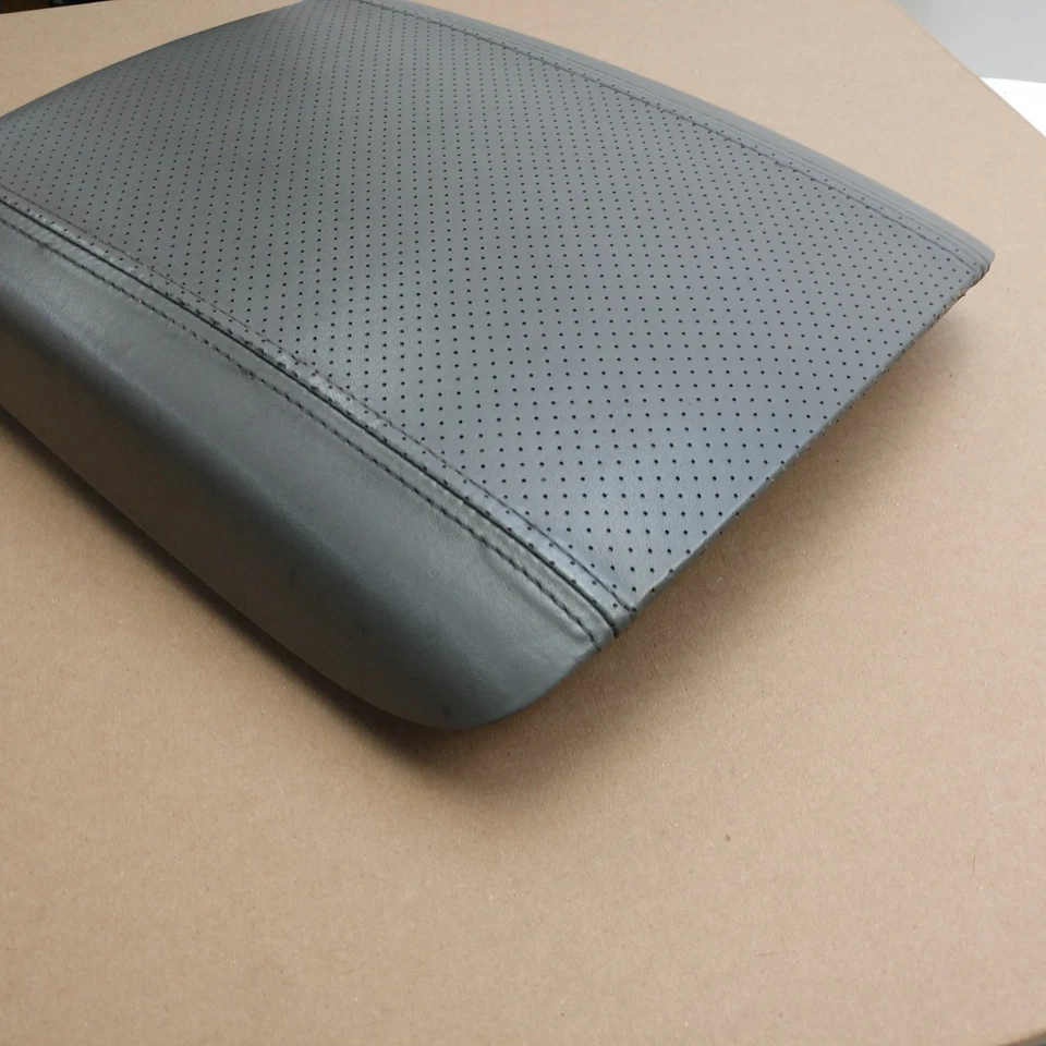 Escalade Denali 2003-2006 consola central tapa reposabrazos gris Foto 3 de 4