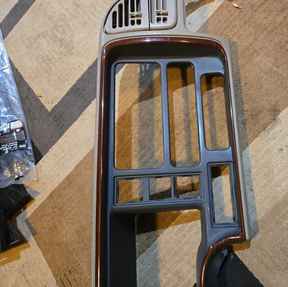 Cuadro de instrumentos Cadillac Escalade 1999-2000 tablero bisel madera grano 95-00  Foto 3 de 4