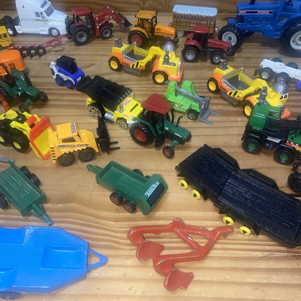 Lot 38+ Tractors John Deere Tonka Maisto Case Other Diecast & Plastic Toys - Image 3 of 4