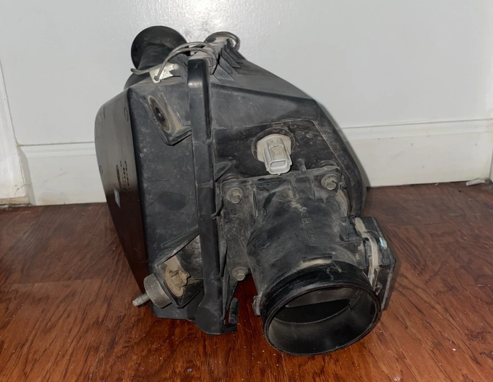 Mercury Grand Marquis 1995-1997 OEM caja de filtro de aire y conjunto de sensor MAF Foto 2 de 4