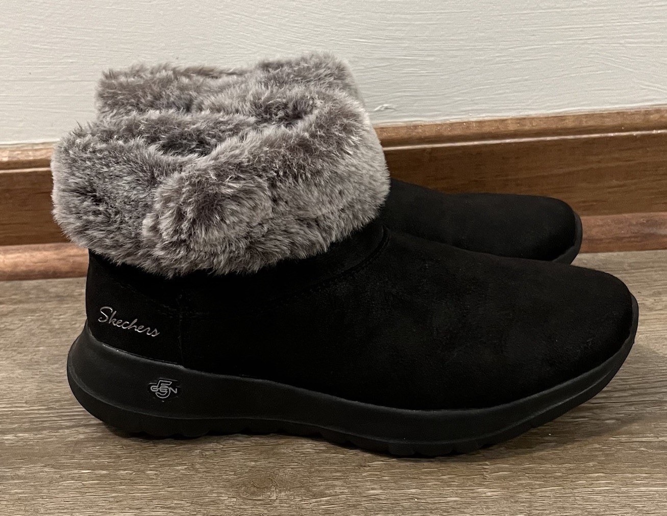 Skechers Womens Boots Go Walk Air Cooled Goga Mat Black Walking Faux Fur Size 6