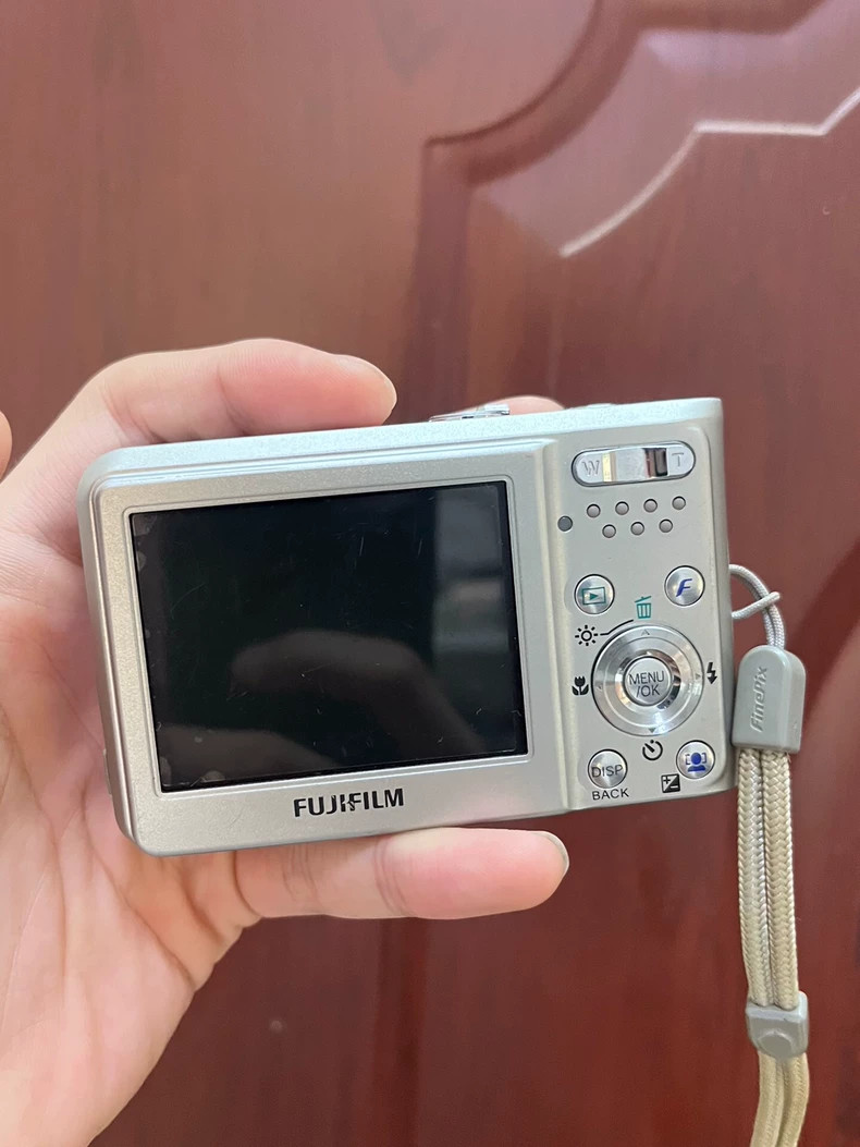 動作に若干難あり】FUJI FILM FINEPIX F31fd ／2GB xD-ピクチャー