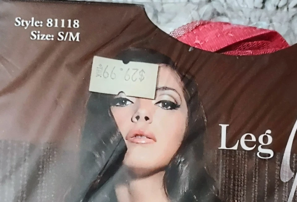 NUEVO CON ETIQUETAS Leg Avenue Sujetador Triángulo Lentejuelas 2 Piezas Dije Corazón y Volantes Tanga S/M Foto 2 de 4