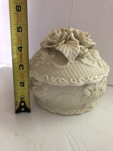 VINTAGE MILK PORCELAIN OR CERAMIC BOWL WITH TOP ROSE EMBOSSED FINISH - Picture 6 of 8
