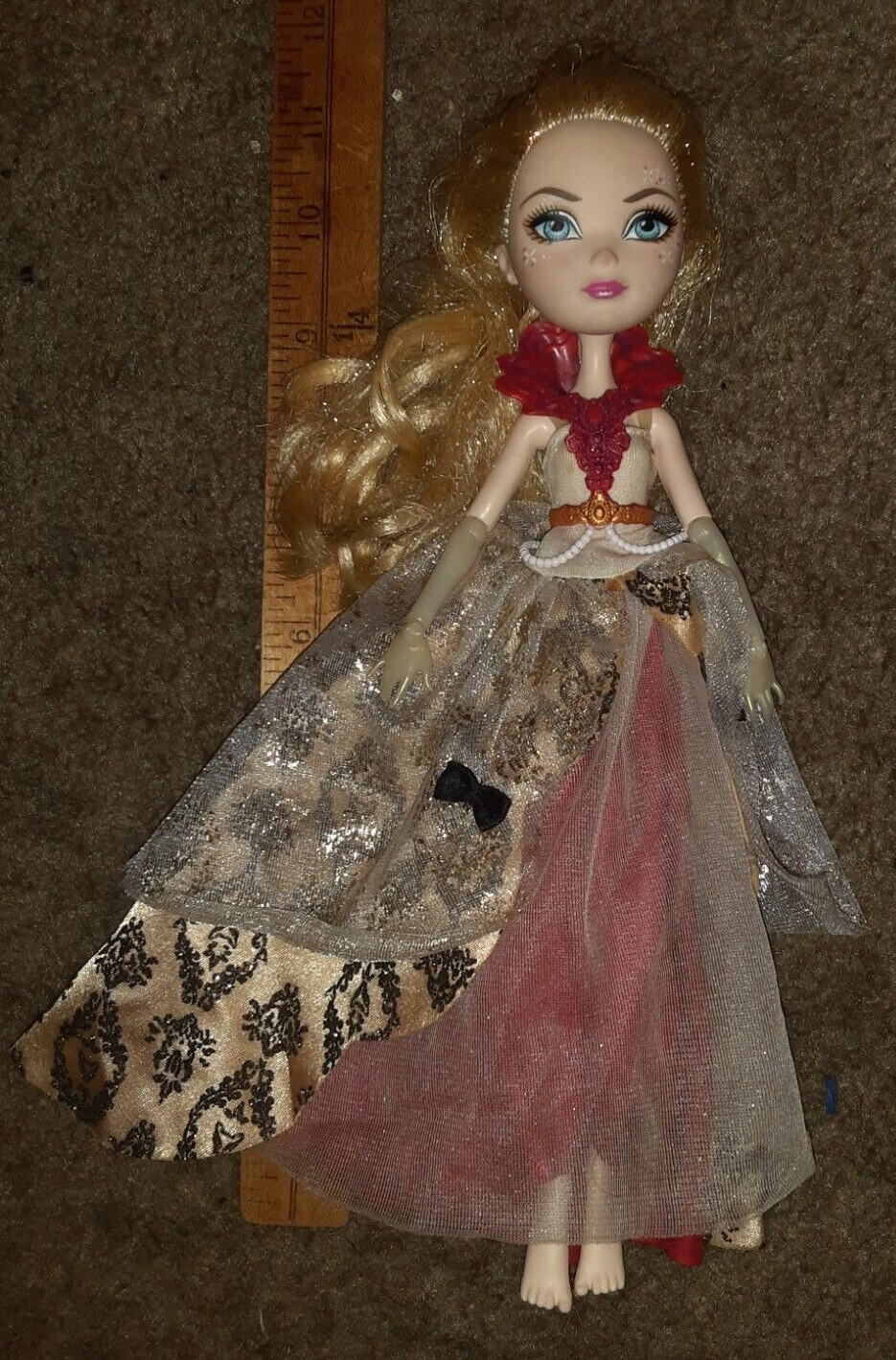 Mattel Ever After High Apple White Thronecoming Doll 2014
