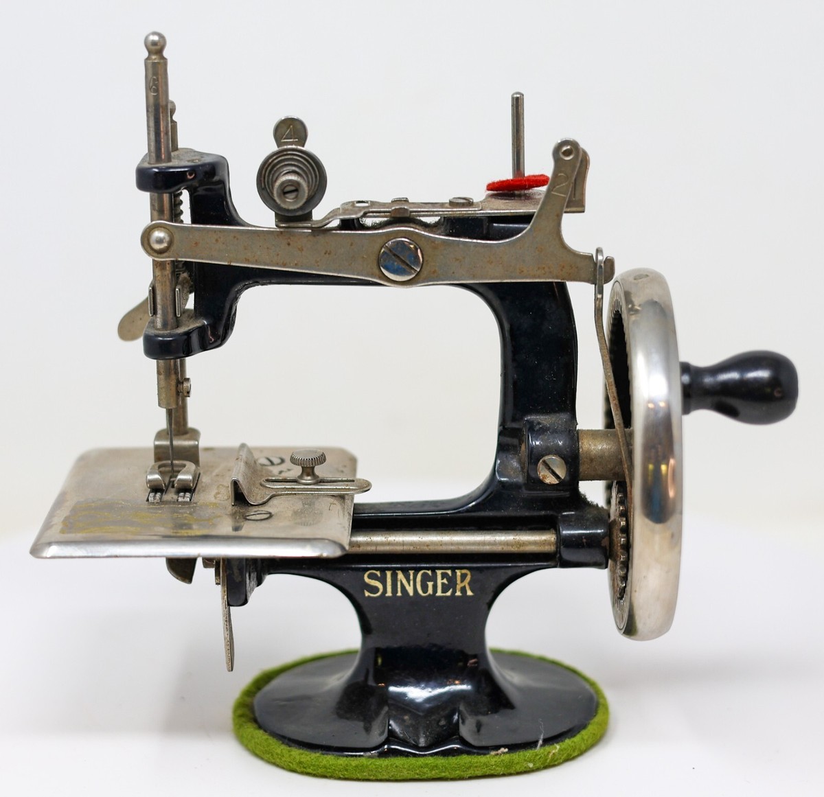 Antique / Vintage Singer Sewhandy #20 In Box 1940's Version