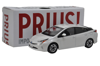 1:30 Toyota Prius Color Sample Mini Car 070 White Crystal Shine