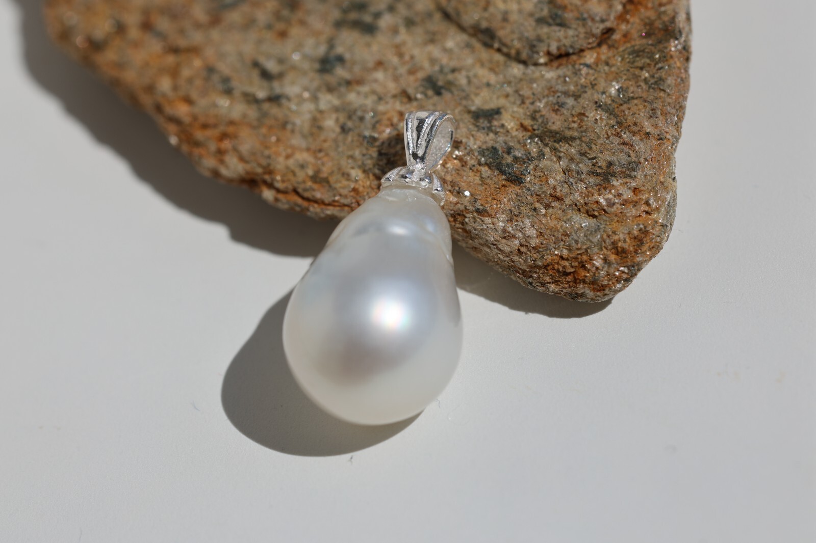 Pendentif perle de culture australienne et argent pour sublimer votre style quotidien