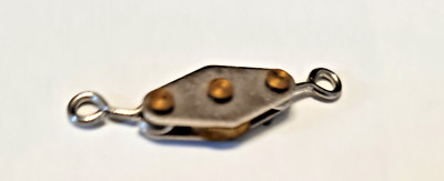 1 Umlenkrolle ( Violin-Block) auf Träger 15x6mm + 2 Ösen  Metall funktionsfähig,