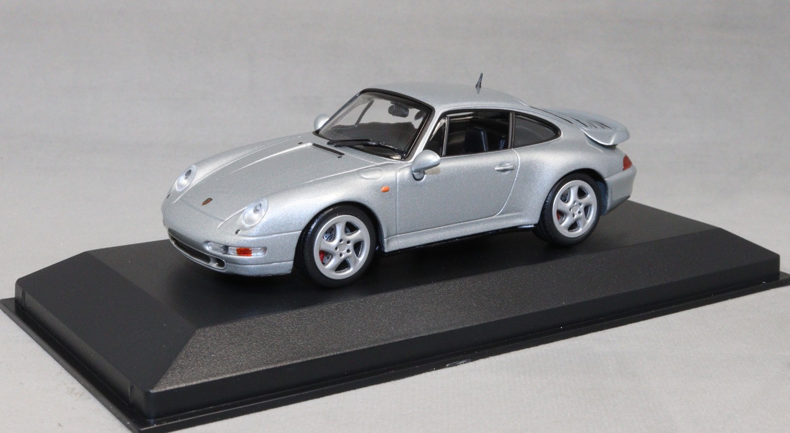 Minichamps Maxichamps Porsche 911 993 Turbo in Silver 1993 940069205 1/43 NEW