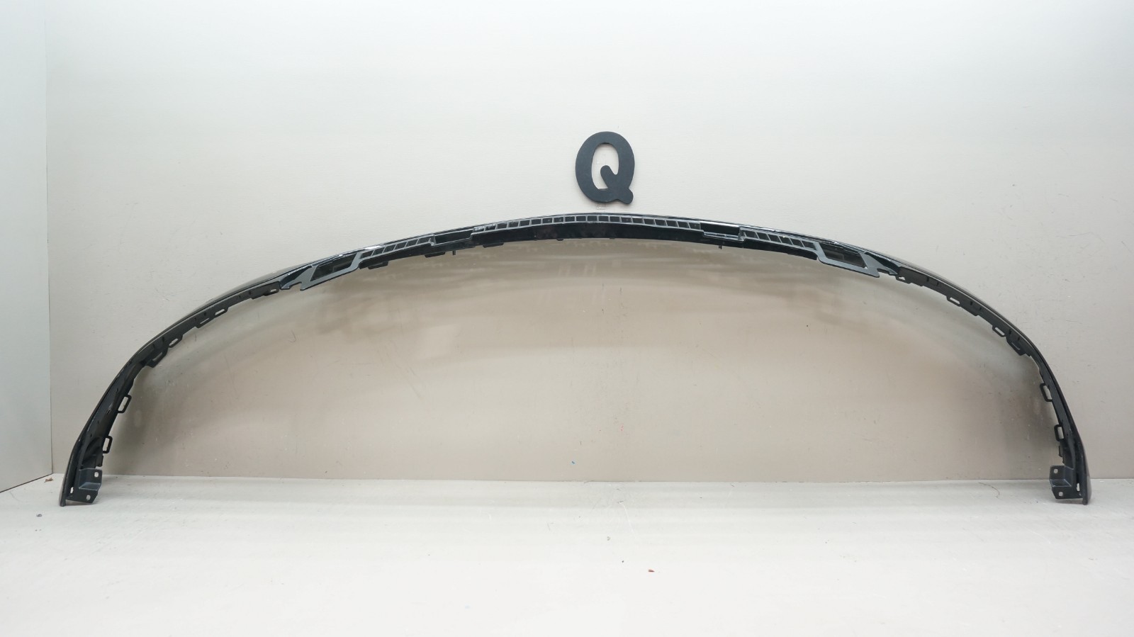 2019-2022 LAMBORGHINI URUS REAR MIDDLE BUMPER COVER PANEL OEM
