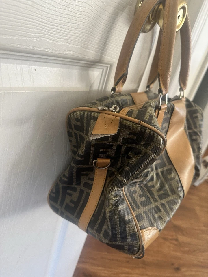 Bolso de Mano Vintage Fendi Zucca FF Boston Marrón PVC y Cuero Monograma Italia Foto 3 de 4