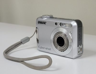 Sony Cyber-shot DSC-S650 7.2-megapixel digital camera at