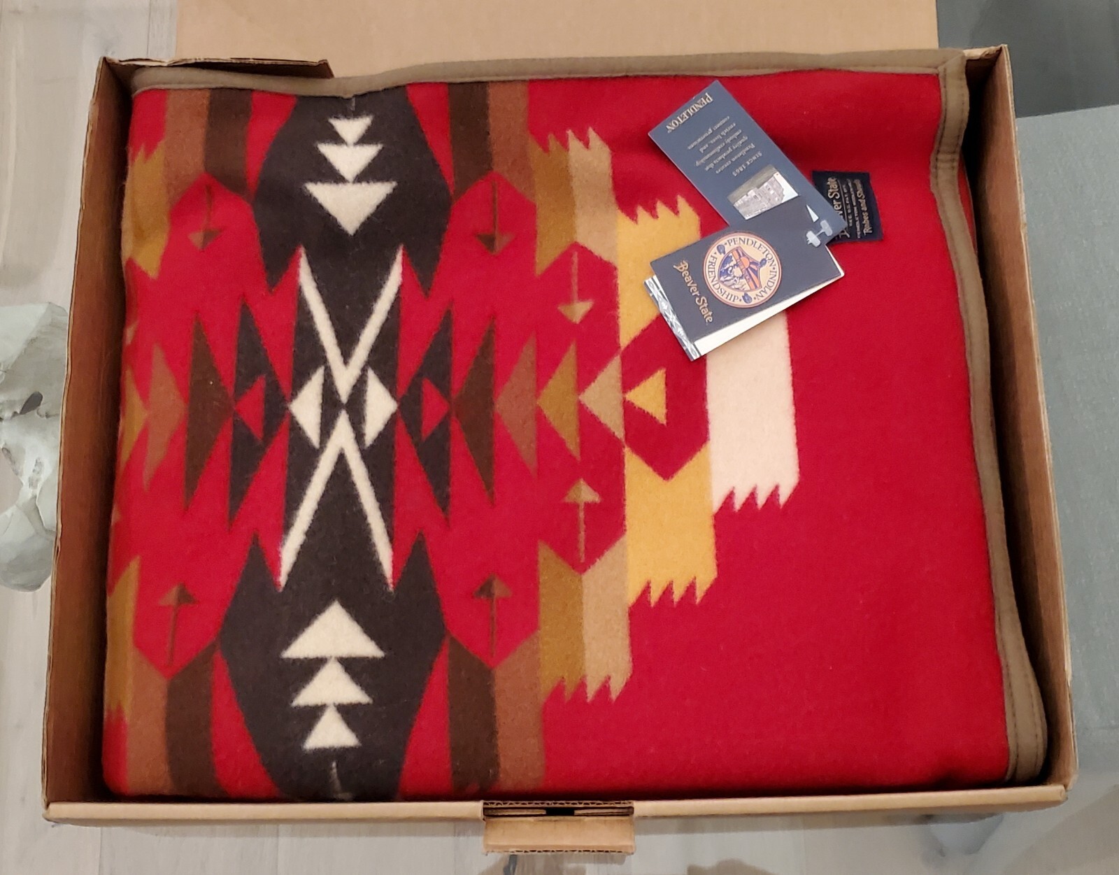 Pendleton Pima Indian Tuscon Scarlet Jacquard Robe Wool Blanket 64x80