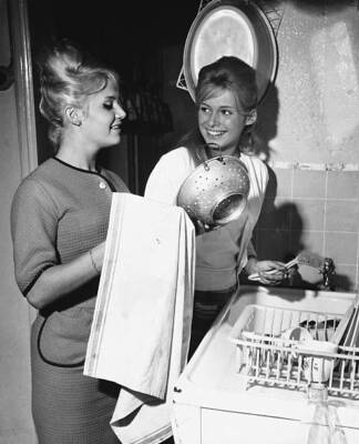 Two Young Women Doing Dishes 1900S Old Photo