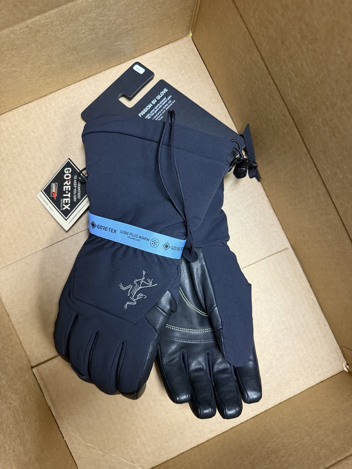 New with tags Arc'teryx Fission SV Gloves Men’s Size Medium Gore-Tex Black
