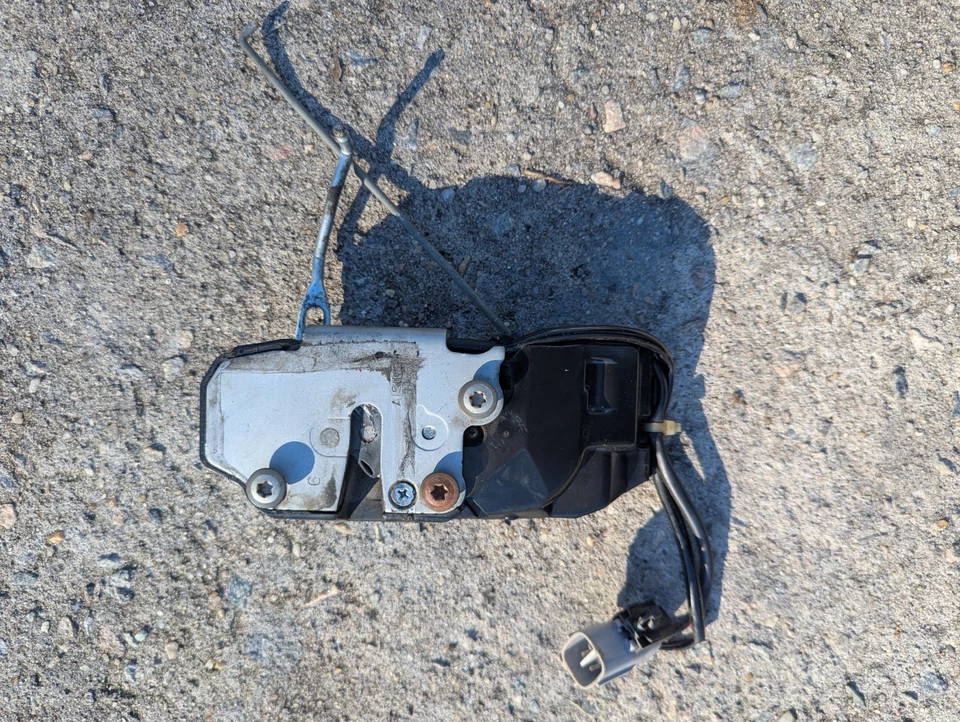 96 97 98 99 00 Toyota RAV4 puerta trasera maletero puerta trasera pestillo actuador / OEM AISIN Foto 2 de 4