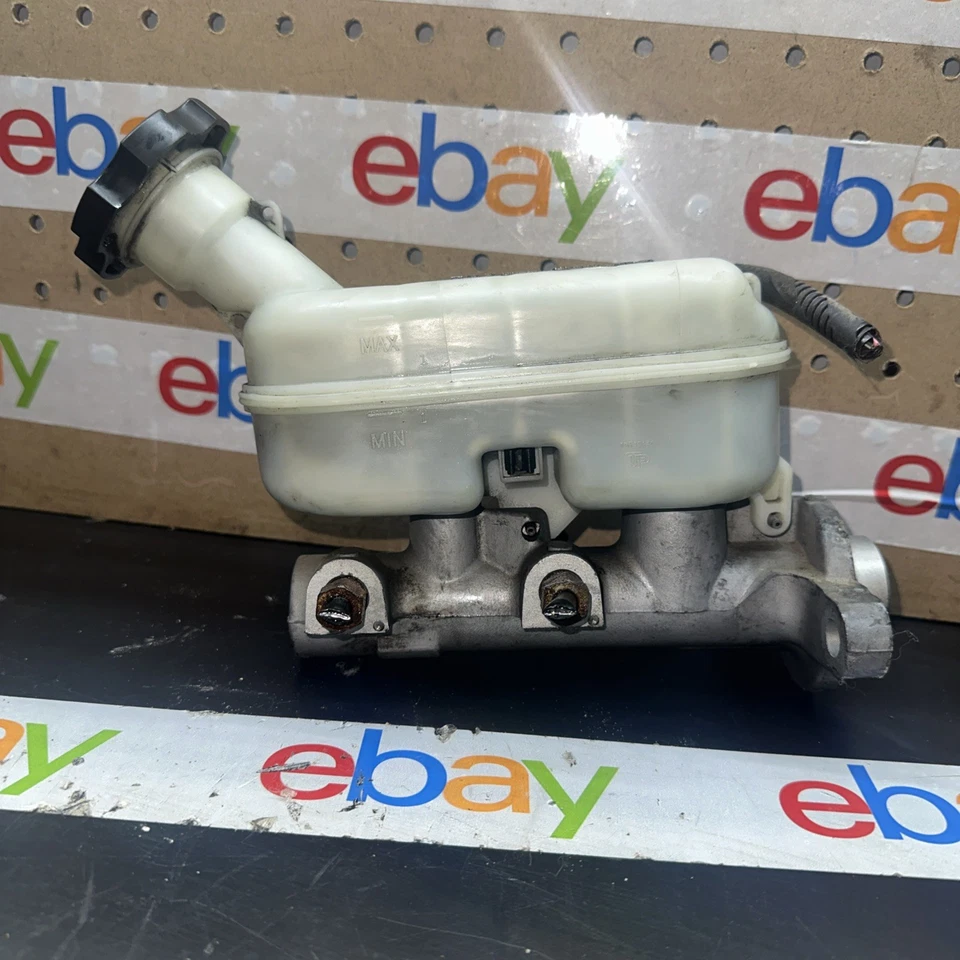 Brake Master Cylinder Assembly W Reservoir Fits 2007 Chevy Uplander  - Image 3 of 4