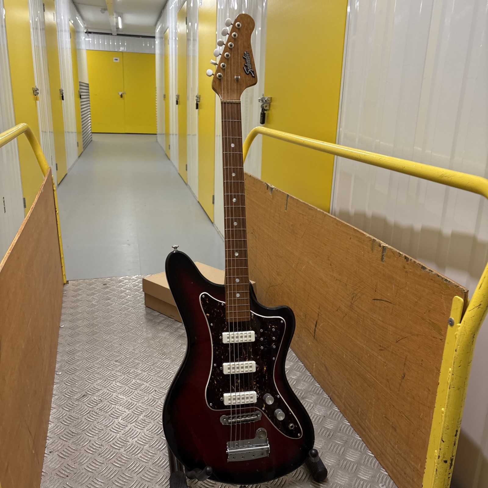 Splendor 1970s Guitar Offset Style Made by Hitachi. Overhauled Electrics Vintage