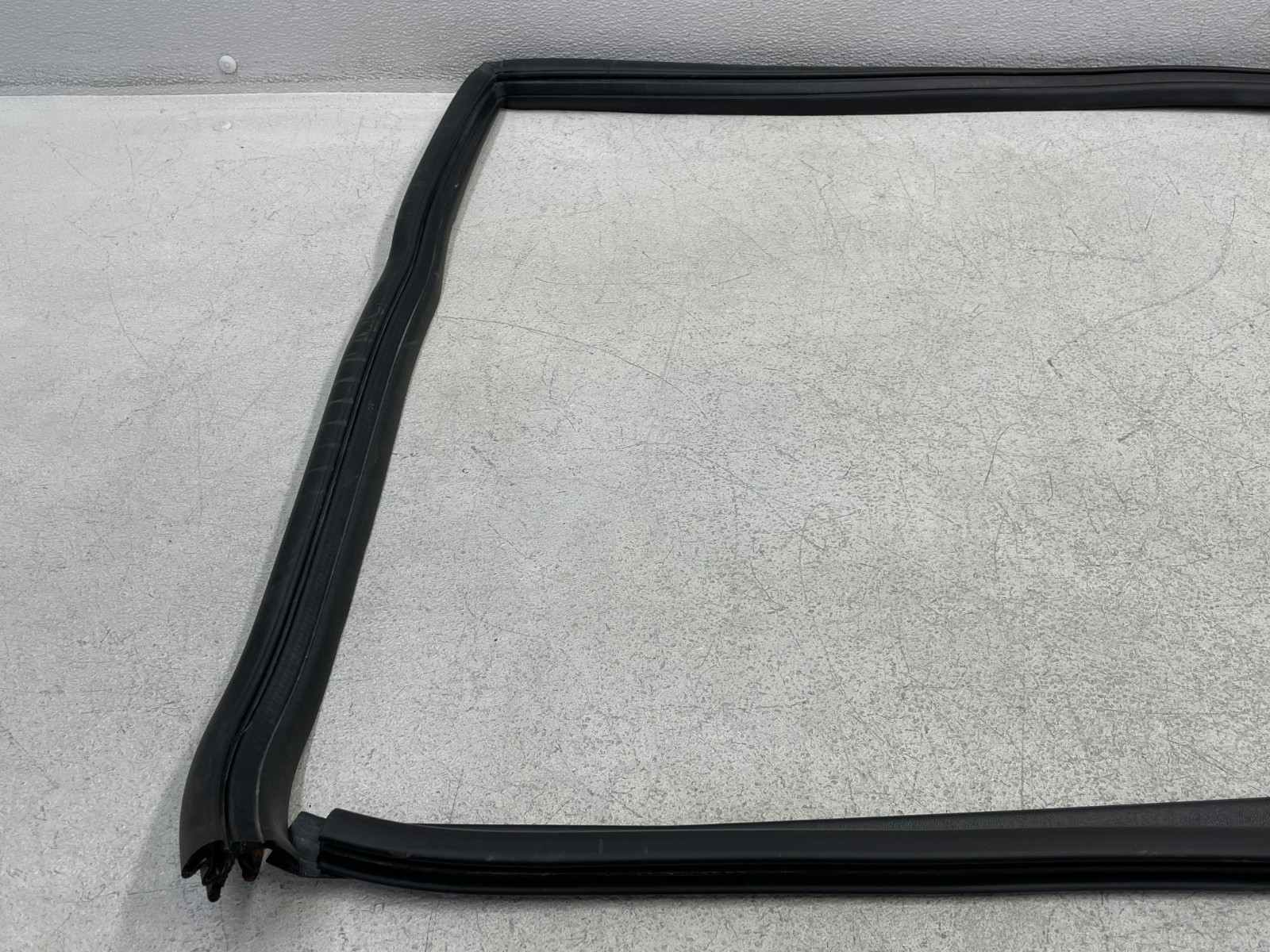 2010-2014 Lotus Evora Front Right Pass Door Weatherstrip Seal Strip 1612 OEM