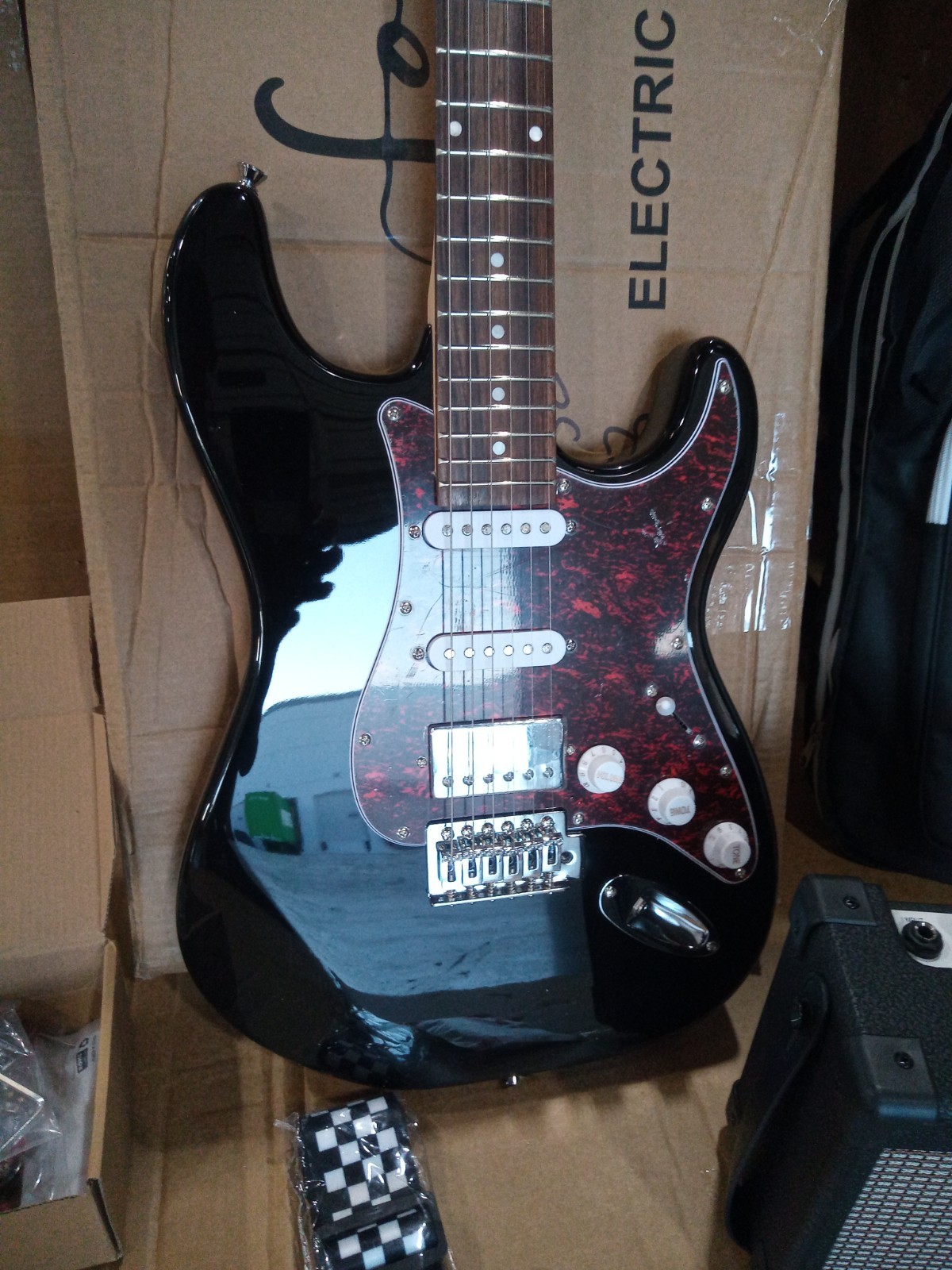 Open Box ST  Electric Guitar 6 String   AMP Beginner Starter Kit Set   051