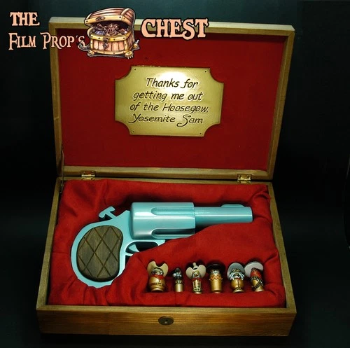 Lifesize Who Framed Roger Rabbit Prop Reproduction Wood Case Whit Gun & Bullets