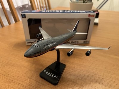 New Ray United Boeing 747-400 Modellbausatz