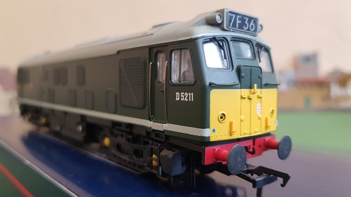 Bachmann 32-325 BR Class 25/1 Bo-Bo Diesel, D5211, Green, DCC Ready ...